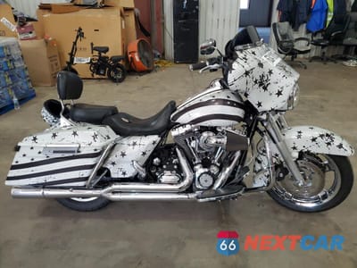 2013 HARLEY-DAVIDSON FLHX STREET GLIDE 1HD1KBM35DB652359 - główne zdjęcie licytacji z USA - miniatura