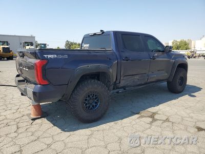 Trzecie zdjęcie samochodu z tyłu: 2022 TOYOTA TUNDRA CREWMAX SR VIN:5TFLA5DB5NX021217 - miniatura