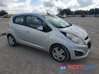 Czwarte zdjęcie samochodu z boku: 2014 CHEVROLET SPARK 1LT VIN:KL8CD6S90EC539474 - miniatura
