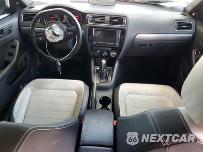 Zdjęcie 8 z 12 samochodu: 2016 VOLKSWAGEN JETTA SPORT VIN:3VWD17AJ0GM391895 - miniatura