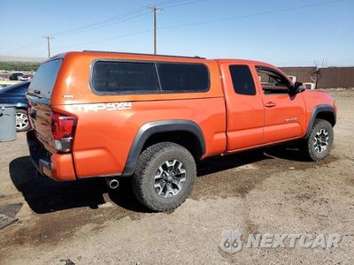 Trzecie zdjęcie samochodu z tyłu: 2018 TOYOTA TACOMA VIN:5TFSZ5AN4JX138400 - miniatura