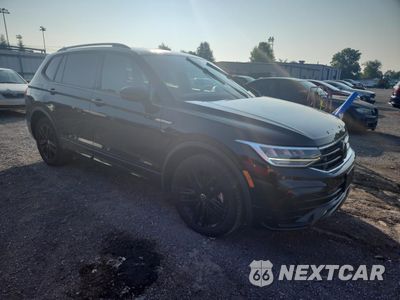 Czwarte zdjęcie samochodu z boku: 2022 VOLKSWAGEN TIGUAN SE R-LINE BLACK VIN:3VV8B7AX8NM028443 - miniatura