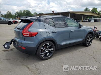 Trzecie zdjęcie samochodu z tyłu: 2022 VOLVO XC40 T5 R-DESIGN VIN:YV4162UM8N2781175 - miniatura