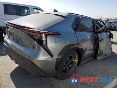 Trzecie zdjęcie samochodu z tyłu: 2023 TOYOTA BZ4X XLE VIN:JTMAAAAA3PA015885 - miniatura