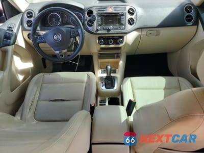 Zdjęcie 8 z 13 samochodu: 2011 VOLKSWAGEN TIGUAN S VIN:WVGAV7AX4BW527089 - miniatura