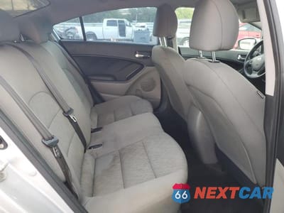 Zdjęcie 10 z 12 samochodu: 2015 KIA FORTE LX VIN:KNAFK4A68F5412934 - miniatura