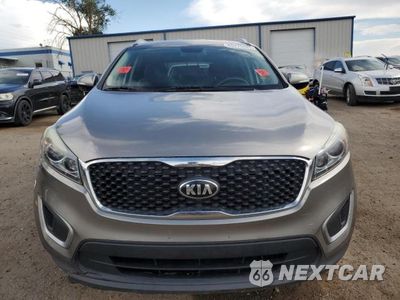 Piąte zdjęcie samochodu w środku: 2017 KIA SORENTO LX VIN:5XYPG4A33HG302527 - miniatura