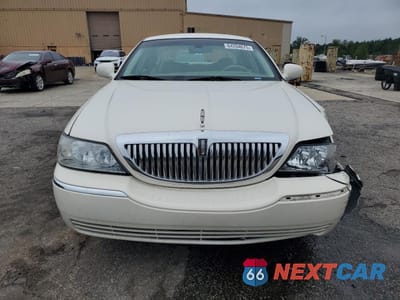 Piąte zdjęcie samochodu w środku: 2007 LINCOLN TOWN CAR SIGNATURE VIN:1LNHM81W97Y600466 - miniatura