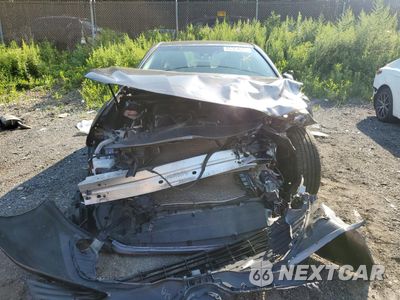Piąte zdjęcie samochodu w środku: 2018 TOYOTA CAMRY L VIN:4T1B11HK5JU559292 - miniatura
