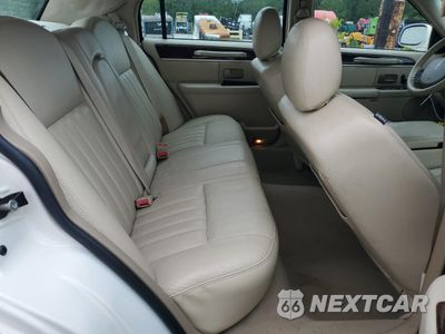 Zdjęcie 10 z 15 samochodu: 2007 LINCOLN TOWN CAR SIGNATURE VIN:1LNHM81W97Y600466 - miniatura
