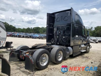 Czwarte zdjęcie samochodu z boku: 2015 FREIGHTLINER CASCADIA 125 VIN:3AKJGLD60FSGJ8779 - miniatura