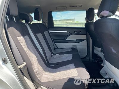 Zdjęcie 6 z 10 samochodu: 2018 TOYOTA HIGHLANDER LE VIN:5TDBZRFH4JS499433 - miniatura