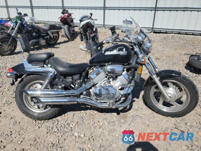 2002 HONDA VF750 C JH2RC43042M801258 - główne zdjęcie licytacji z USA - miniatura