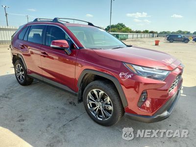 Czwarte zdjęcie samochodu z boku: 2023 TOYOTA RAV4 XLE PREMIUM VIN:JTMB6RFV1PD115627 - miniatura