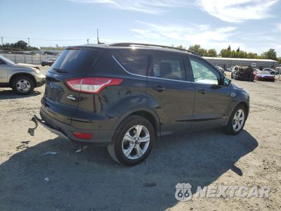 Trzecie zdjęcie samochodu z tyłu: 2016 FORD ESCAPE SE VIN:1FMCU0GX0GUB39113 - miniatura