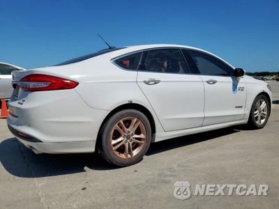 Trzecie zdjęcie samochodu z tyłu: 2018 FORD FUSION SE HYBRID VIN:3FA6P0LU3JR129846 - miniatura