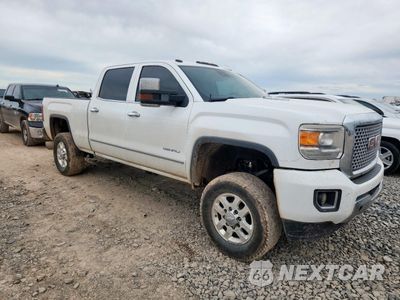 Czwarte zdjęcie samochodu z boku: 2015 GMC SIERRA K2500 DENALI VIN:1GT120E84FF534119 - miniatura