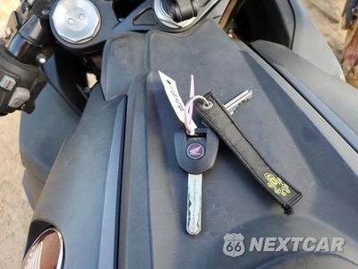 Zdjęcie 8 z 9 samochodu: 2021 HONDA CBR RA VIN:JH2SC7759MK400067 - miniatura