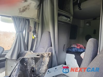 Zdjęcie 9 z 10 samochodu: 2023 VOLVO VN VNL VIN:4V4NC9EH5PN340925 - miniatura