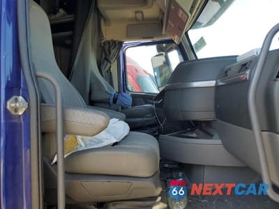 Piąte zdjęcie samochodu w środku: 2020 VOLVO VNL VIN:4V4NC9EH3LN237822 - miniatura