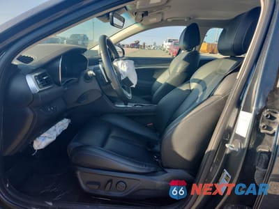 Zdjęcie 7 z 13 samochodu: 2023 GENESIS G70 2.0T VIN:KMTG34TA2PU132490 - miniatura