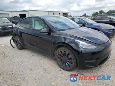Czwarte zdjęcie samochodu z boku: 2024 TESLA MODEL Y VIN:7SAYGDEF2RA310183 - miniatura