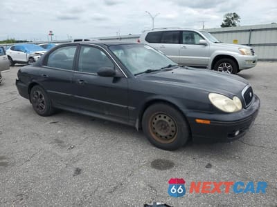 Czwarte zdjęcie samochodu z boku: 2003 HYUNDAI SONATA GL VIN:KMHWF25S03A743833 - miniatura