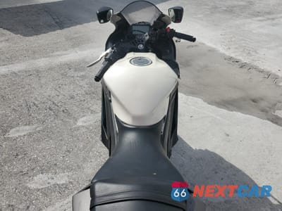 Zdjęcie 6 z 8 samochodu: 2024 YAMAHA YZFR3 A VIN:MH3RH18Y2RK017868 - miniatura