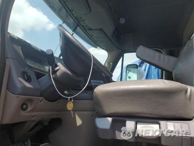 Zdjęcie 6 z 10 samochodu: 2014 FREIGHTLINER CASCADIA 125 VIN:3AKJGEBG0ESFM5032 - miniatura