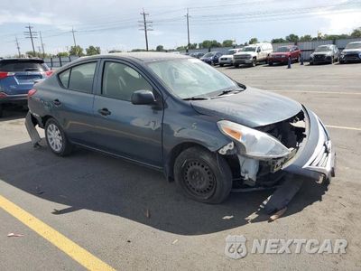 Czwarte zdjęcie samochodu z boku: 2015 NISS VERSA 1.6 S VIN:3N1CN7AP9FL811121 - miniatura