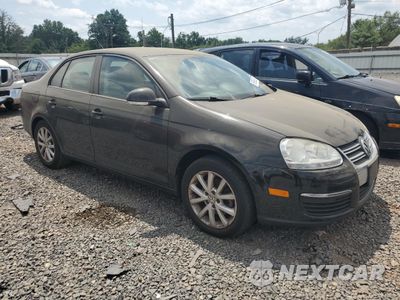 Czwarte zdjęcie samochodu z boku: 2010 VOLKSWAGEN JETTA SE VIN:3VWRZ7AJ2AM115983 - miniatura