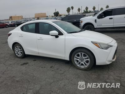 Czwarte zdjęcie samochodu z boku: 2017 TOYOTA YARIS IA VIN:3MYDLBYV2HY148979 - miniatura