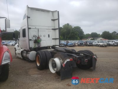 Trzecie zdjęcie samochodu z tyłu: 2018 INTERNATIONAL LT625 SEMI TRUCK VIN:3HSDZAPR9JN755827 - miniatura