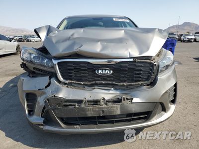 Piąte zdjęcie samochodu w środku: 2019 KIA SORENTO LX VIN:5XYPGDA5XKG485675 - miniatura