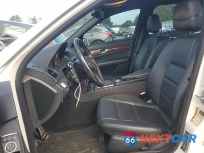Zdjęcie 7 z 12 samochodu: 2011 MERCEDES-BENZ C 300 4MATIC VIN:WDDGF8BB8BR133913 - miniatura
