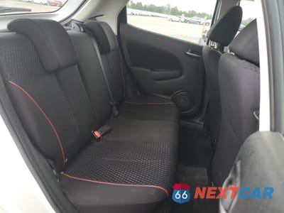 Zdjęcie 10 z 14 samochodu: 2012 MAZDA MAZDA2 VIN:JM1DE1LYXC0135145 - miniatura