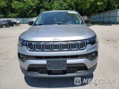 Piąte zdjęcie samochodu w środku: 2022 JEEP COMPASS LATITUDE VIN:3C4NJDBB4NT211804 - miniatura