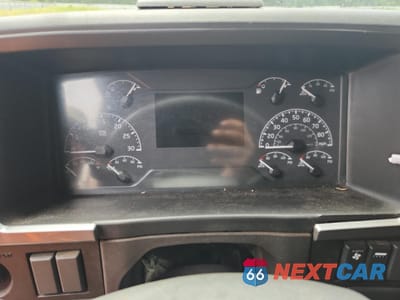 Zdjęcie 8 z 10 samochodu: 2019 VOLVO VNL SEMI TRUCK VIN:4V4NC9EH6KN903828 - miniatura