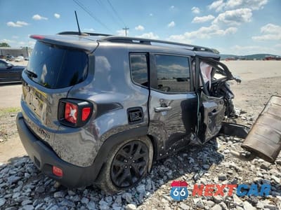 Trzecie zdjęcie samochodu z tyłu: 2018 JEEP RENEGADE LATITUDE VIN:ZACCJABB3JPG97612 - miniatura