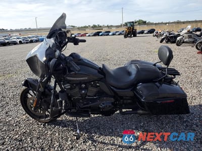 Trzecie zdjęcie samochodu z tyłu: 2018 HARLEY-DAVIDSON FLHXS STREET GLIDE SPECIAL VIN:1HD1KRC11JB682835 - miniatura