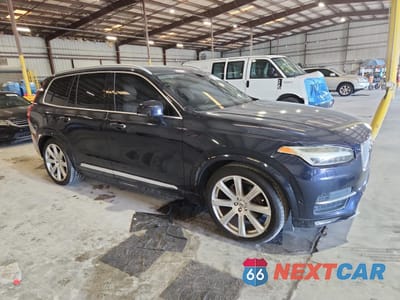 Czwarte zdjęcie samochodu z boku: 2016 VOLVO XC90 T6 VIN:YV4A22PL5G1024158 - miniatura