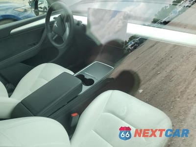 Zdjęcie 8 z 13 samochodu: 2024 TESLA MODEL Y VIN:7SAYGDEF2RA310183 - miniatura