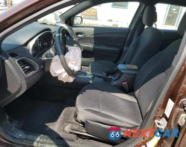 Zdjęcie 7 z 12 samochodu: 2013 CHRYSLER 200 LX VIN:1C3CCBAB1DN560364 - miniatura