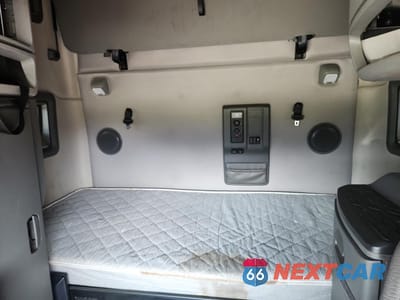 Zdjęcie 6 z 10 samochodu: 2019 VOLVO VNL SEMI TRUCK VIN:4V4NC9EH6KN903828 - miniatura