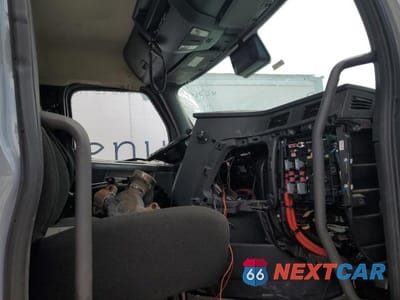 Piąte zdjęcie samochodu w środku: 2022 FREIGHTLINER CASCADIA 126 SEMI TRUCK VIN:3AKJHLDR9NDNJ4539 - miniatura