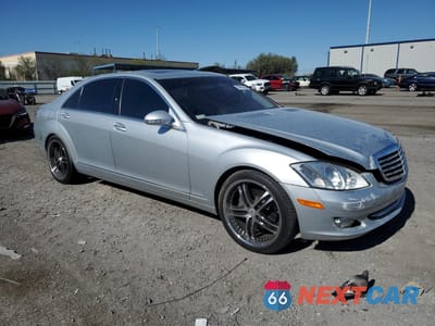 Czwarte zdjęcie samochodu z boku: 2007 MERCEDES-BENZ S 550 VIN:WDDNG71XX7A068385 - miniatura
