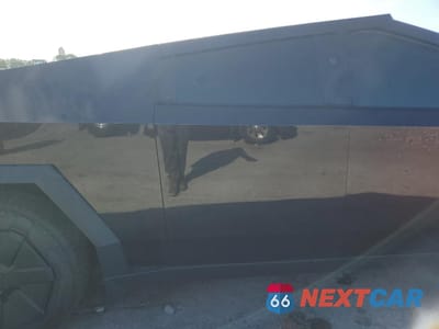 Zdjęcie 10 z 14 samochodu: 2024 TESLA CYBERTRUCK VIN:7G2CEHEE7RA030493 - miniatura