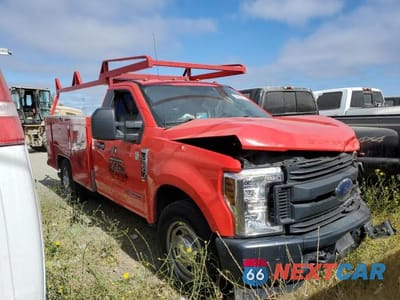 Czwarte zdjęcie samochodu z boku: 2018 FORD F350 SUPER DUTY VIN:1FDRF3ET7JEB52173 - miniatura