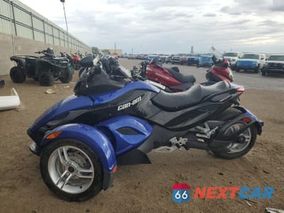 Trzecie zdjęcie samochodu z tyłu: 2010 CAN-AM SPYDER ROADSTER RS-S VIN:2BXJAMC17AV000136 - miniatura