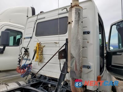 Zdjęcie 6 z 10 samochodu: 2008 VOLVO VNM SEMI TRUCK VIN:4V4MC9GF28N487616 - miniatura